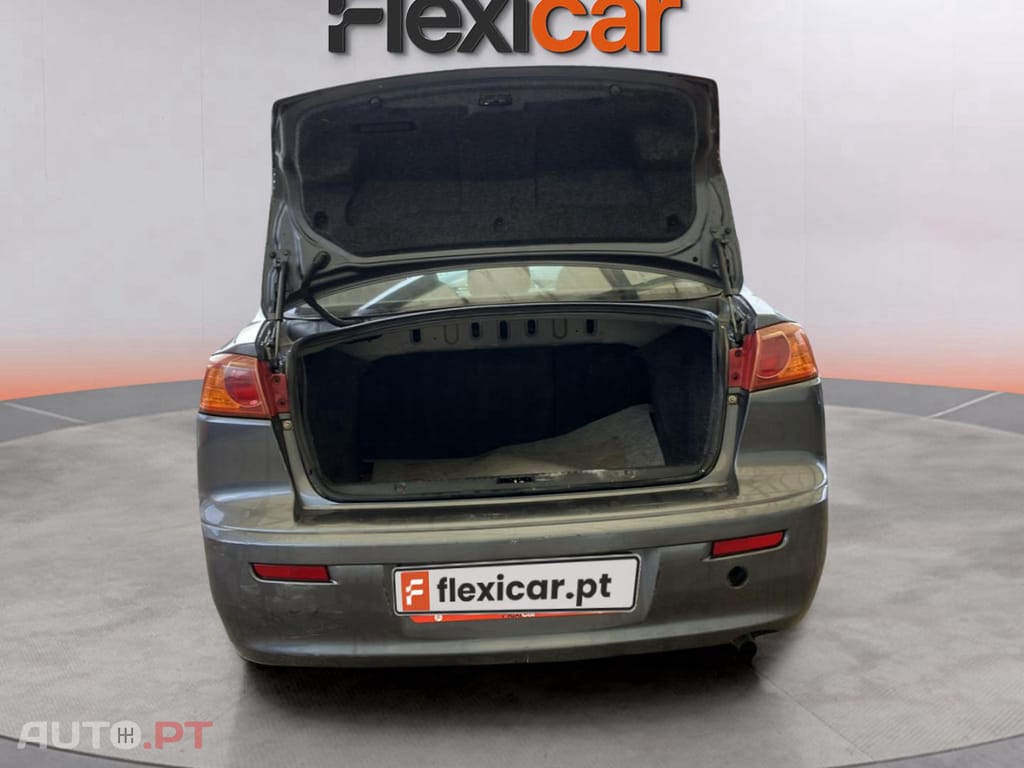 Mitsubishi Lancer 1.5 Invite