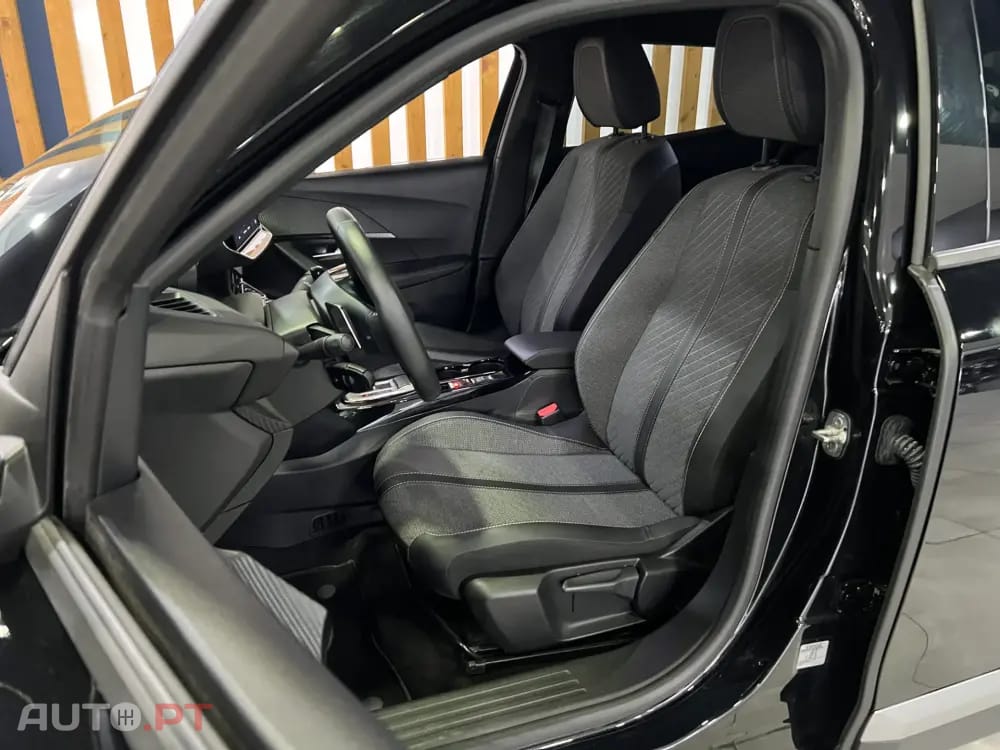 Peugeot 2008 1.2 Hybrid Allure e-DCS6