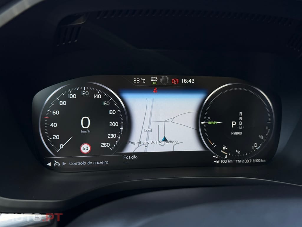 Volvo XC60 2.0 T8 PHEV Momentum Plus AWD