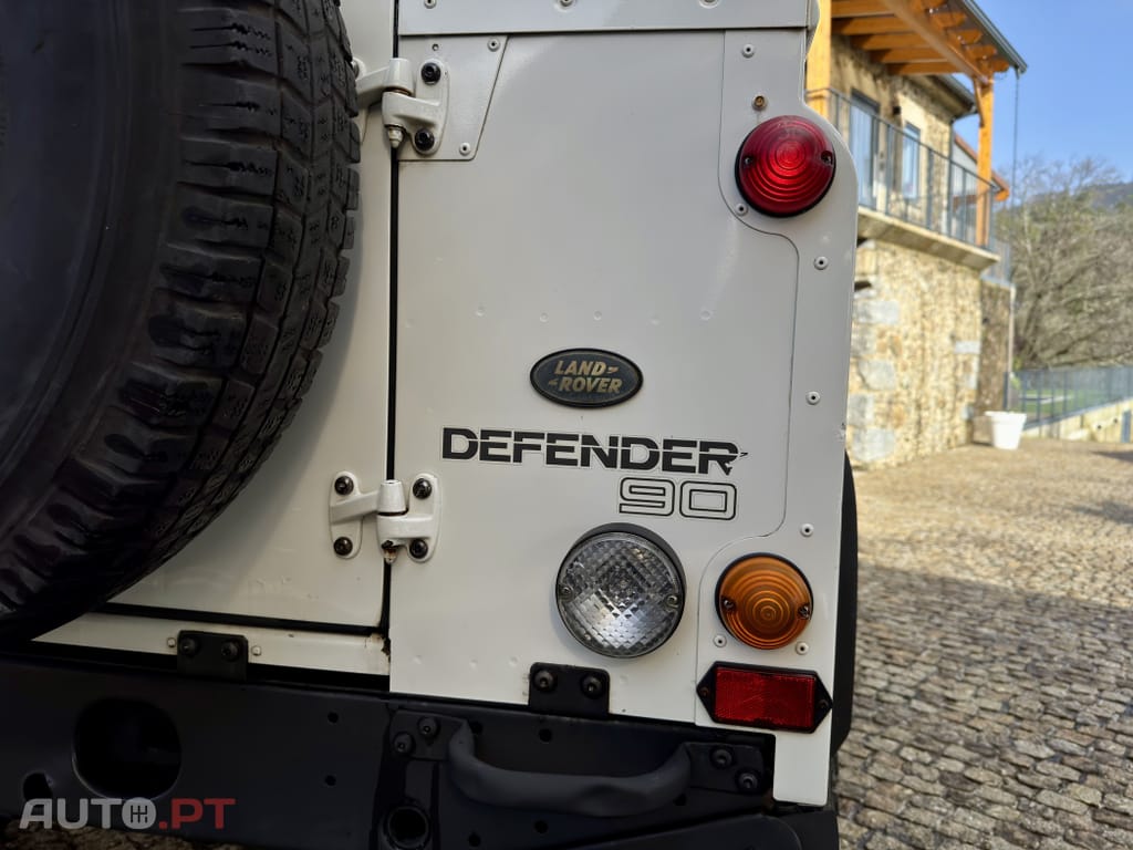 Land Rover Defender 90 2.5 TD5 Metal Top