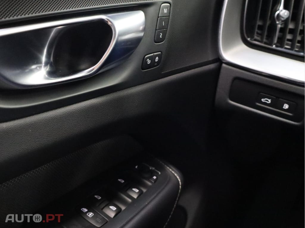 Volvo XC60 2.0 T6 PHEV Black Edition AWD