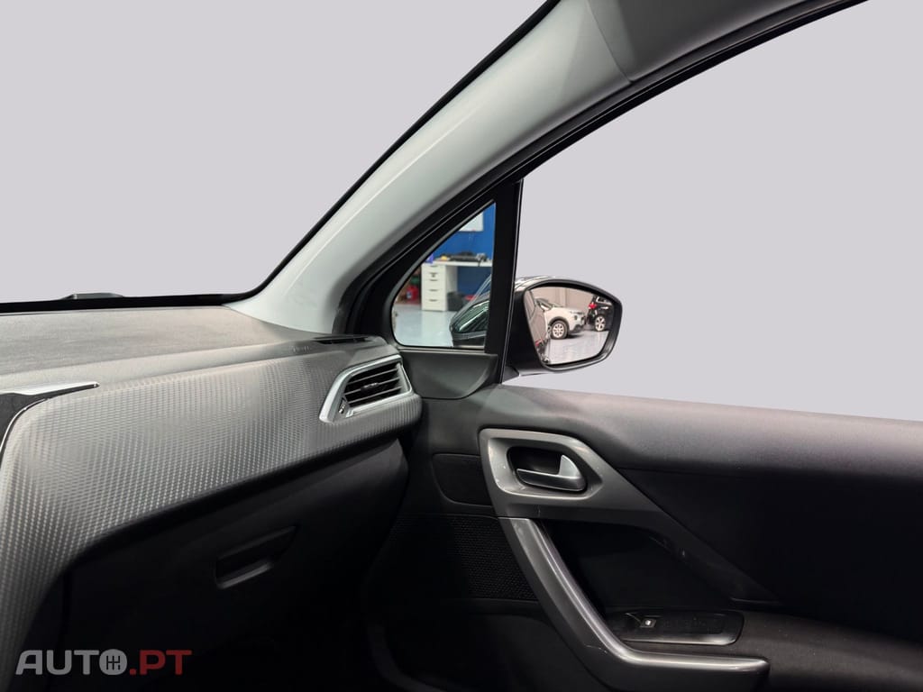 Peugeot 2008 1.2 e-VTi Style