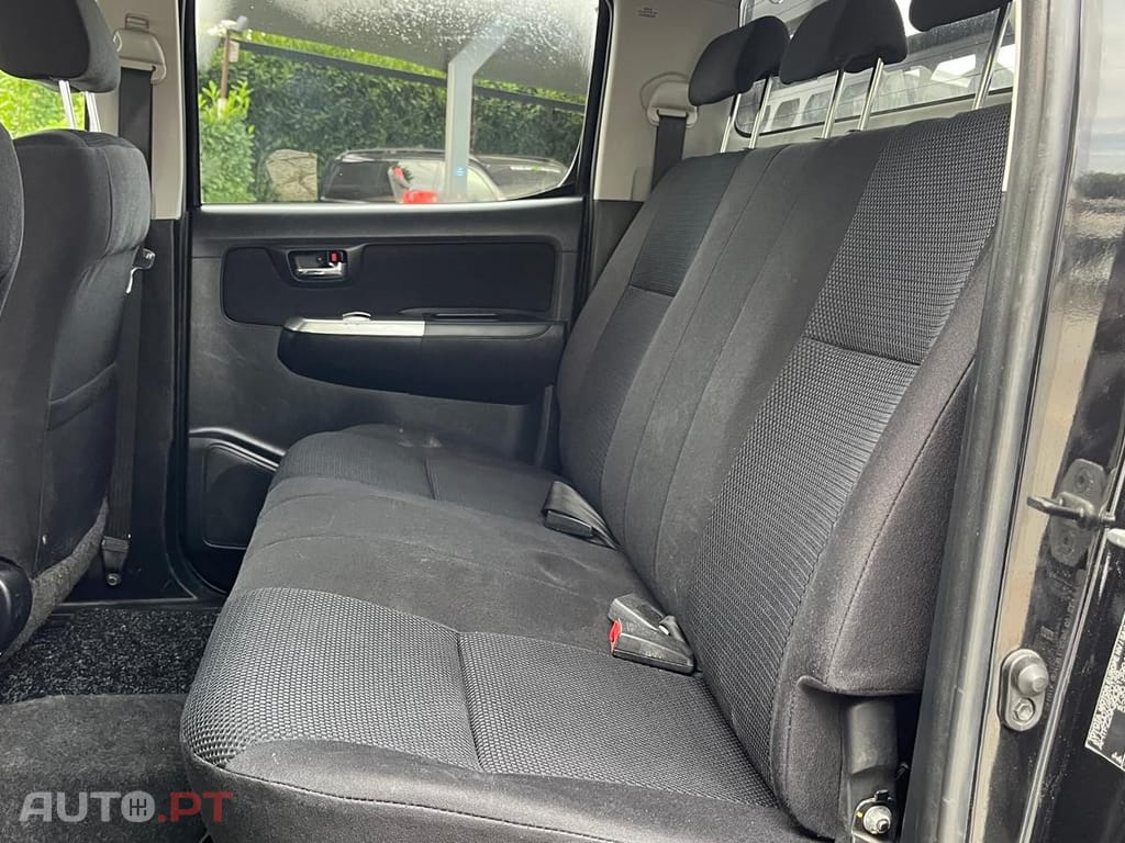 Toyota Hilux 3.0 D-4D 4WD CD Tracker CA
