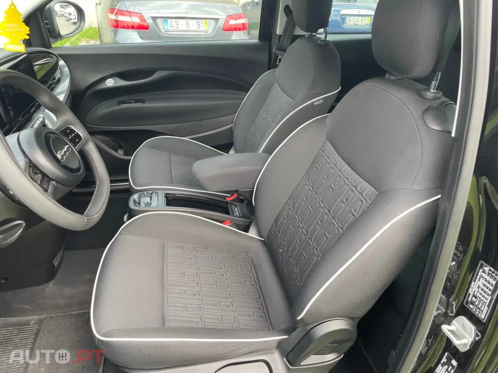 Fiat 500e Outro