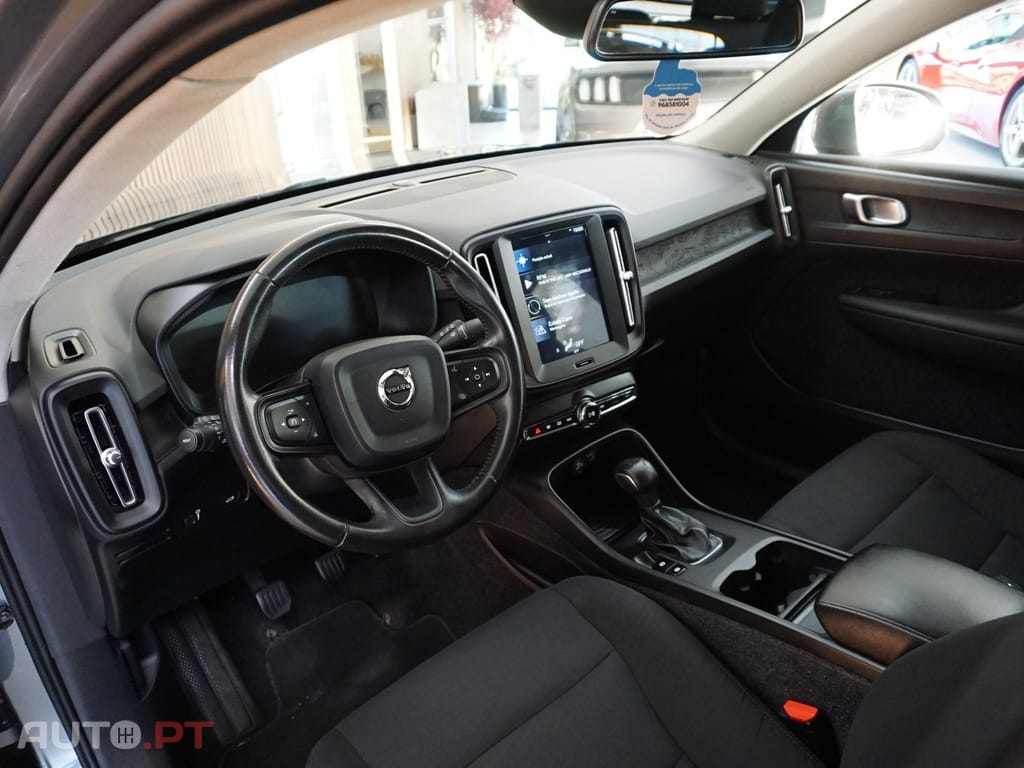 Volvo XC40 1.5 T3 Momentum Tech Edition