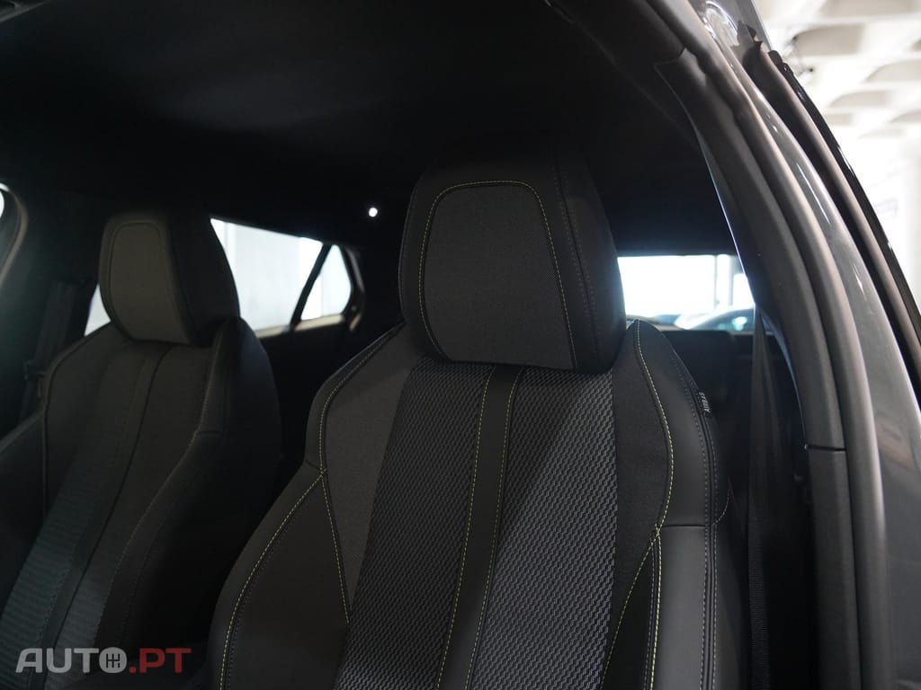 Peugeot E-2008 54 kWh GT