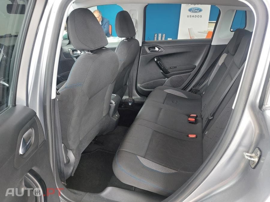 Peugeot 2008 1.5 BlueHDi Signature