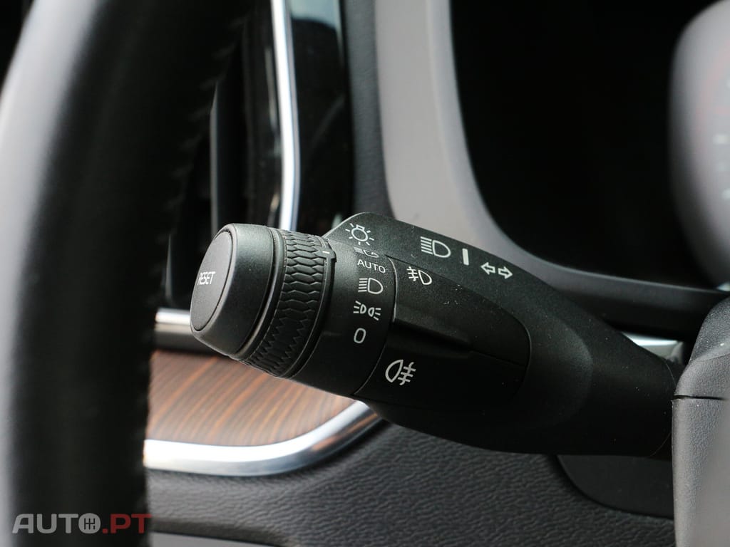 Volvo XC60 2.0 T8 PHEV Momentum AWD