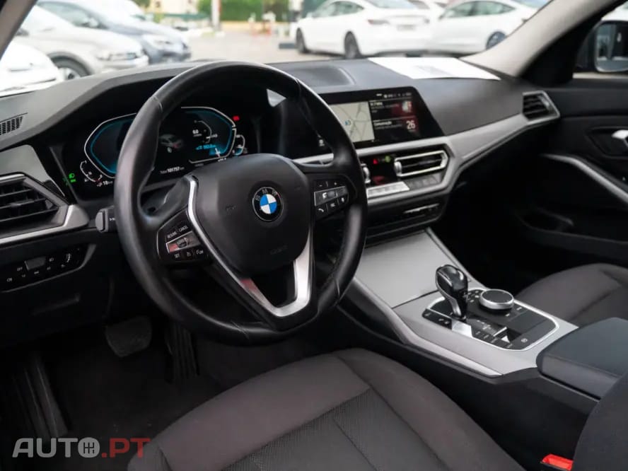 BMW 330 e Corporate Edition Auto — fotografia 11