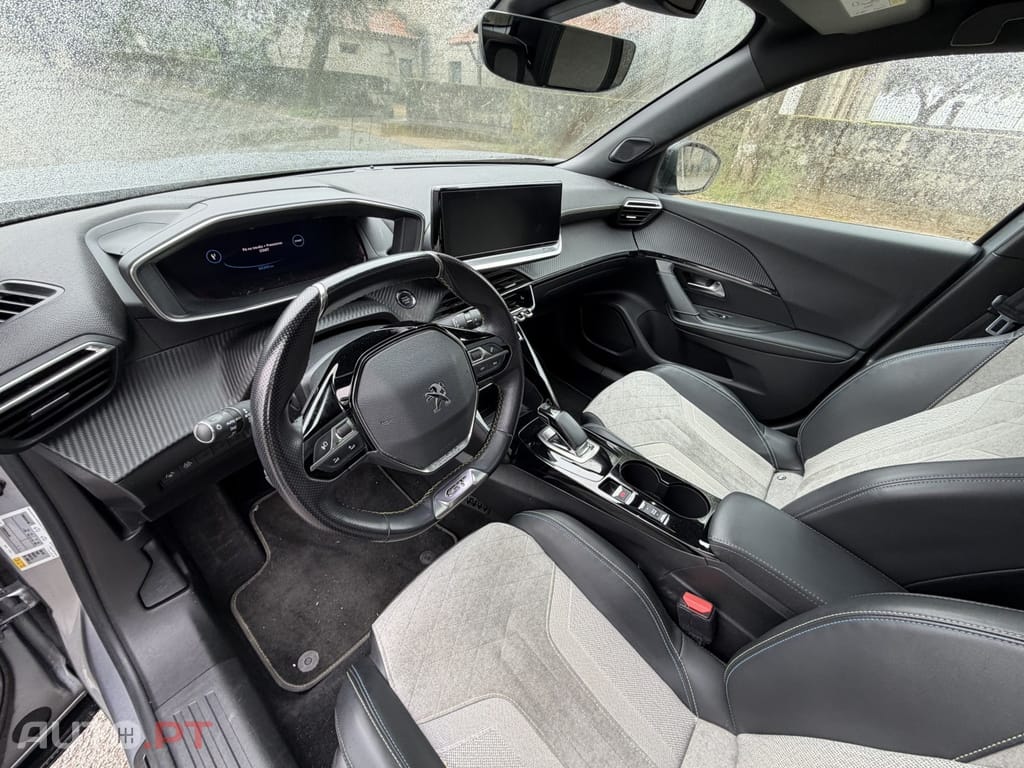 Peugeot E-2008 54 kWh GT