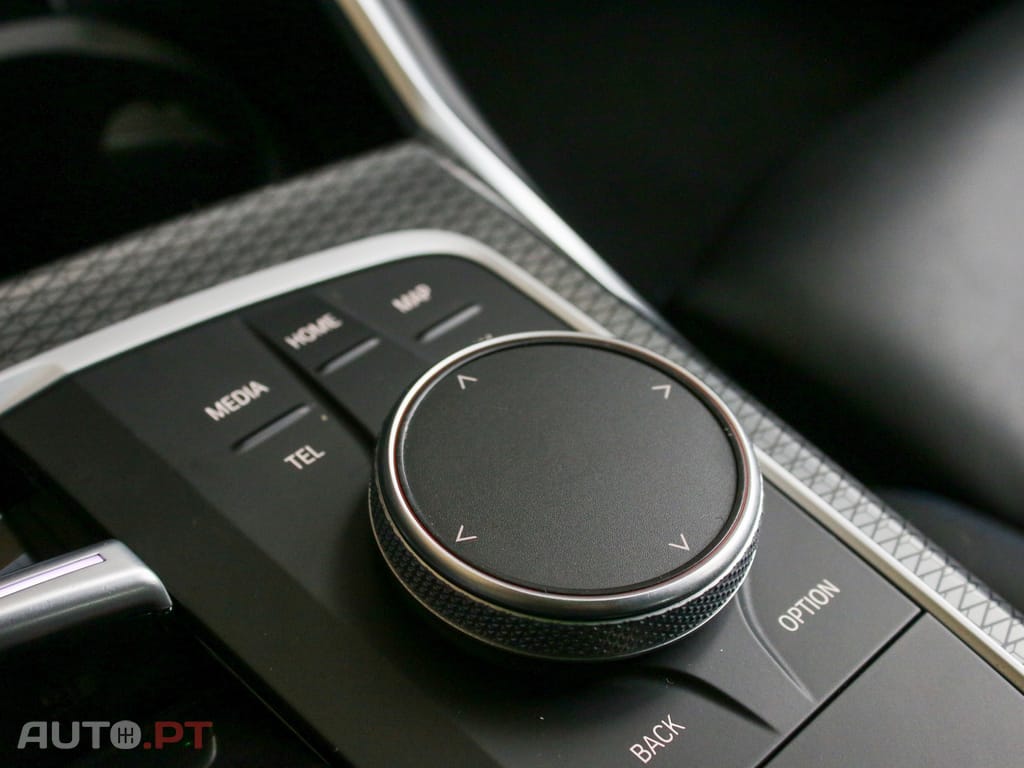 BMW 330 e Touring Pack Desportivo M Auto