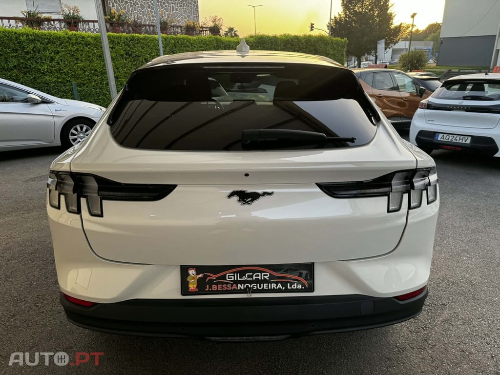 Ford Mustang Mach-E 75.7 kWh Base