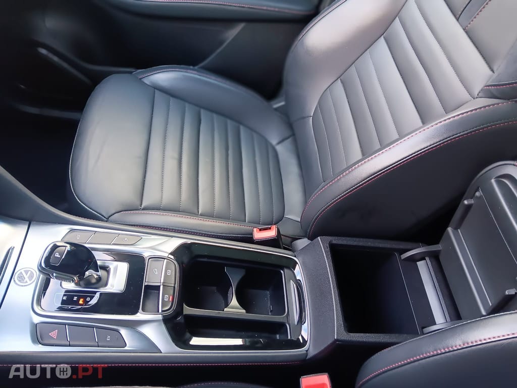 MG EHS LUXURY PHEV
