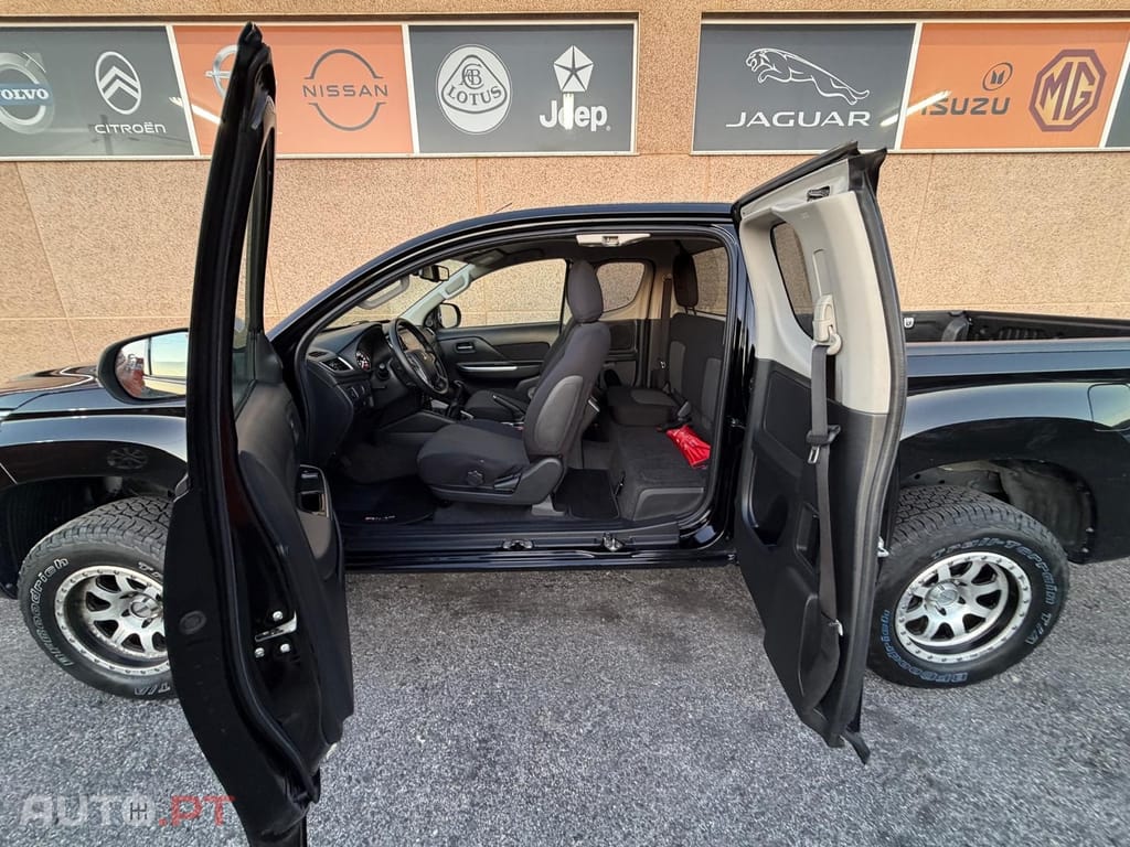 Mitsubishi L200 2.3 DI-D Strakar CD Connect Edition 4WD