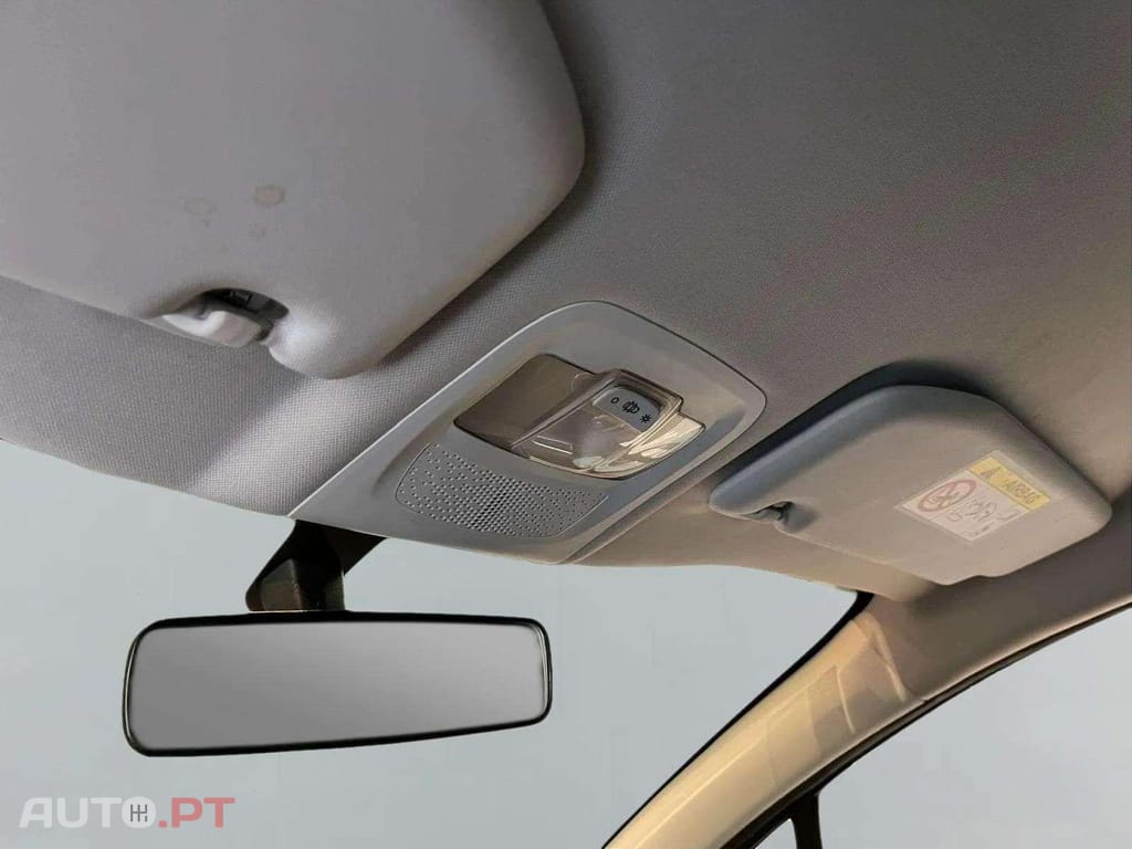 Peugeot 2008 1.2 e-VTi Style