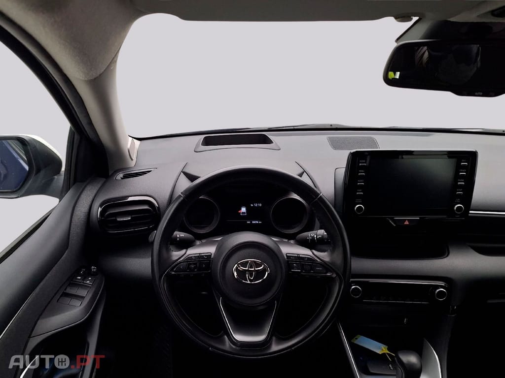 Toyota Yaris 1.5 VVT-i Iconic I.V.A DEDUTIVEL
