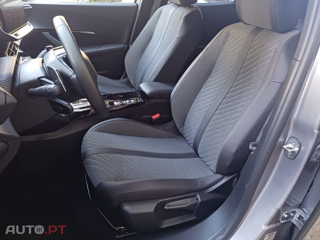 Peugeot 2008 1.2 Hybrid Allure e-DCS6