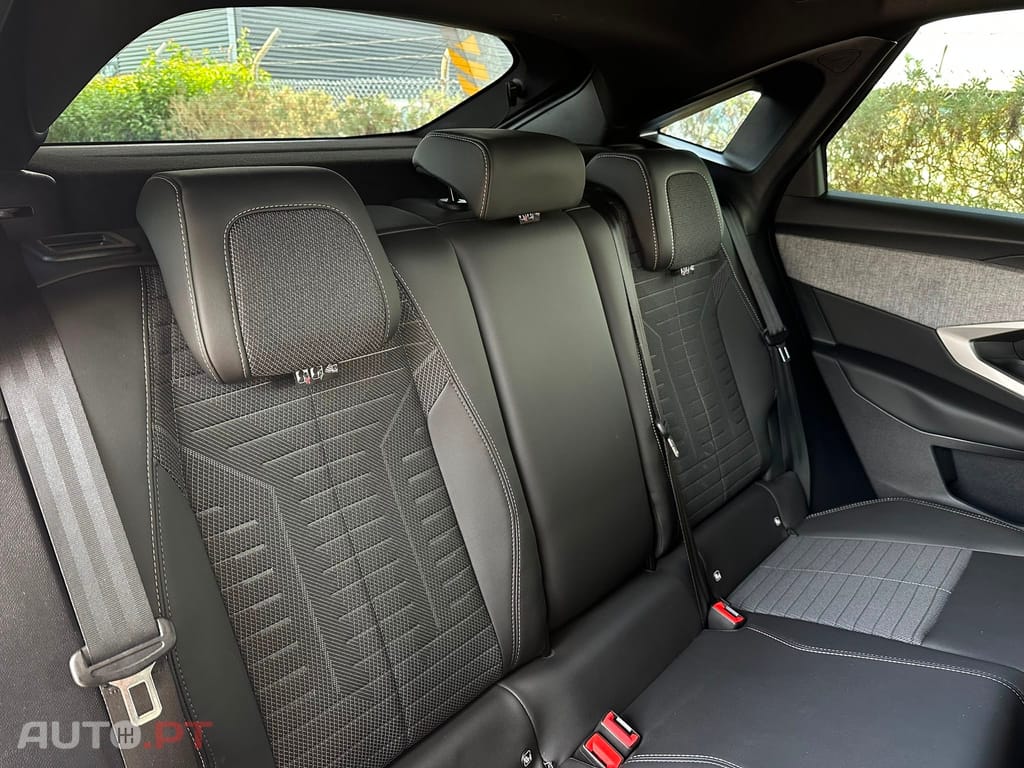 Peugeot 3008 1.2 Hybrid Allure e-DCS6