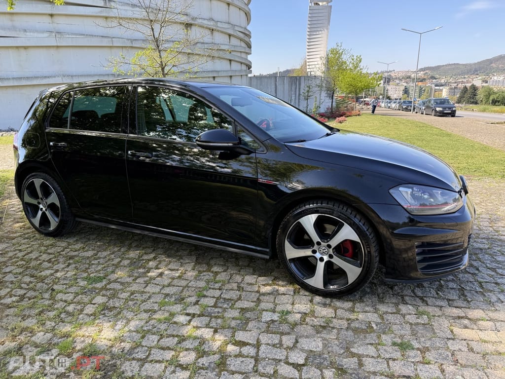 Volkswagen Golf 2.0 TSI GTI DSG