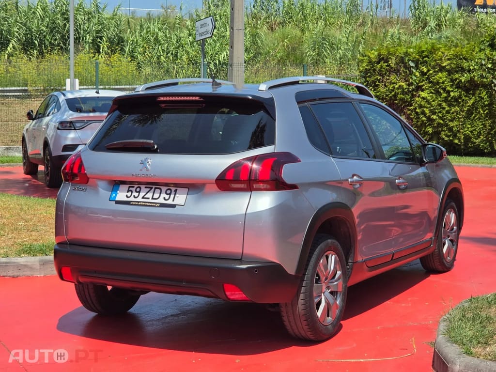 Peugeot 2008 1.2 PureTech Signature