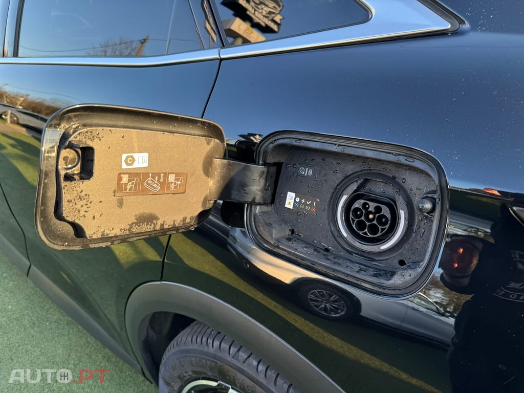 DS DS7 Crossback E-Tense Performance Line EAT8