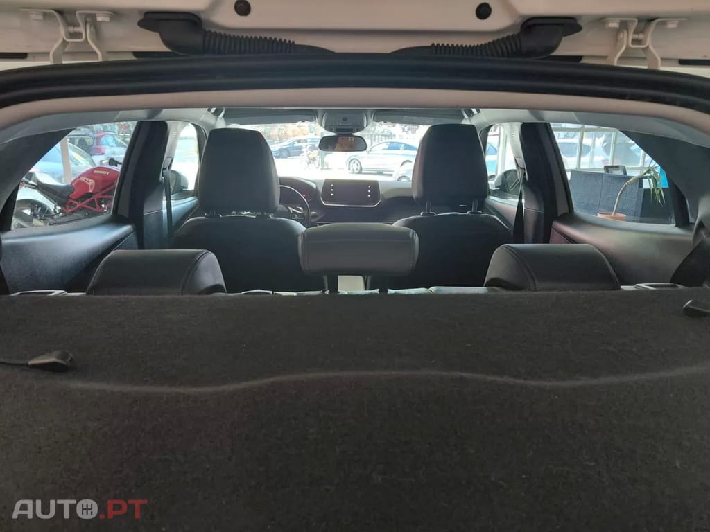 Peugeot 2008 PureTech 130 Allure Pack