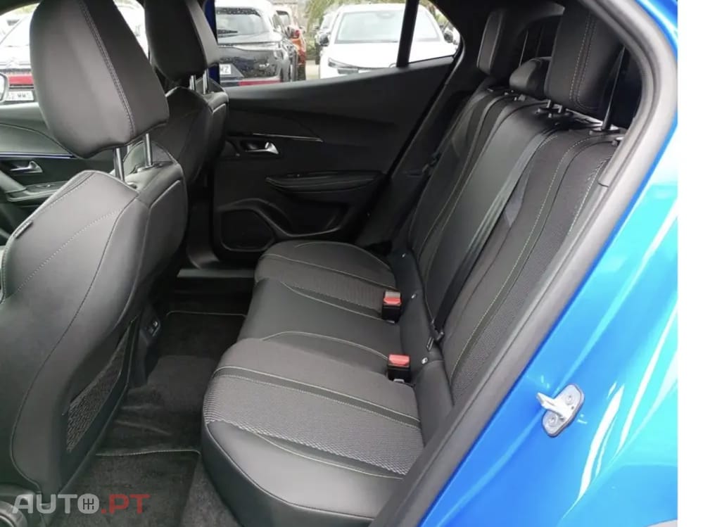 Peugeot E-2008 54 kWh GT