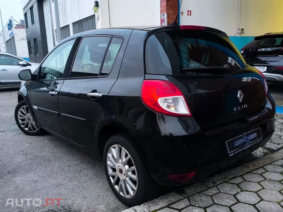 Renault Clio  1 2 16v 75 Tomtom Edition