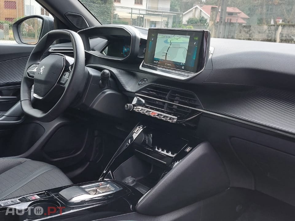 Peugeot E-2008 50 kWh Allure Pack