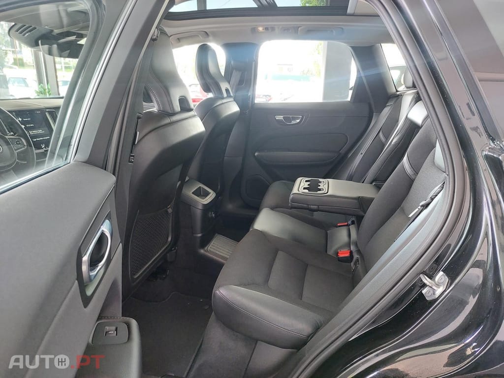 Volvo XC60 2.0 T8 PHEV Momentum AWD