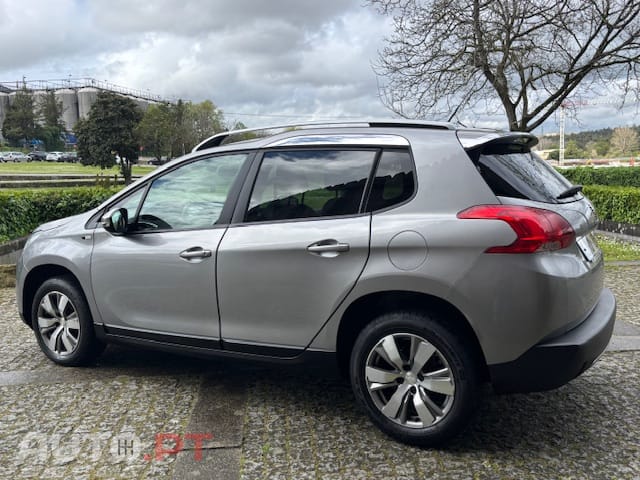 Peugeot 2008 1.2 PURETECH STYLE