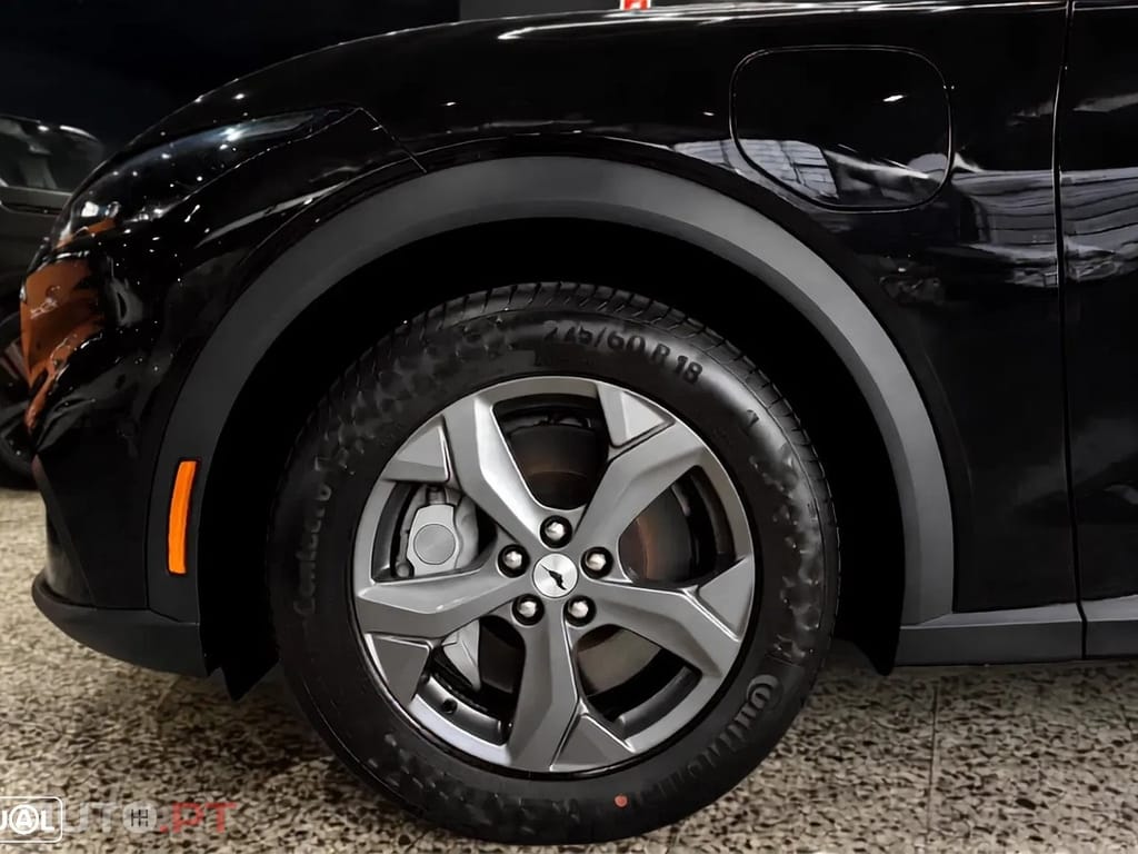 Ford Mustang Mach-E 75.7 kWh Base
