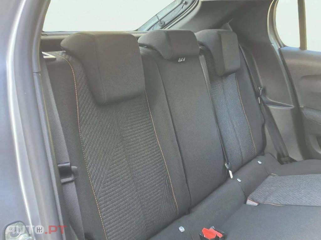 Peugeot 208 1.2 Hybrid Style e-DCS6