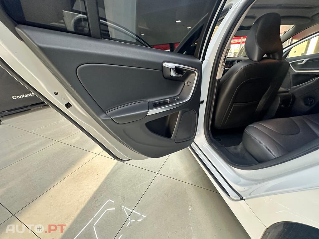 Volvo V60 2.0 D4 Momentum Eco