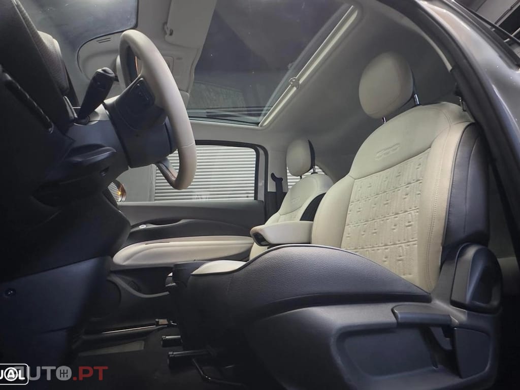 Fiat 500e La Prima
