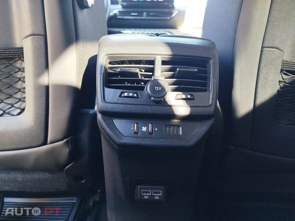 Peugeot 5008 GT HYBRID 136 CV