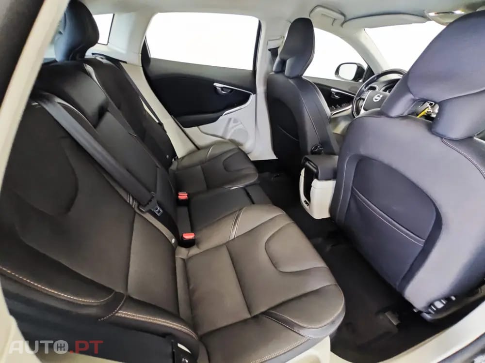 Volvo V40 Cross Country 1.6 D2 Momentum