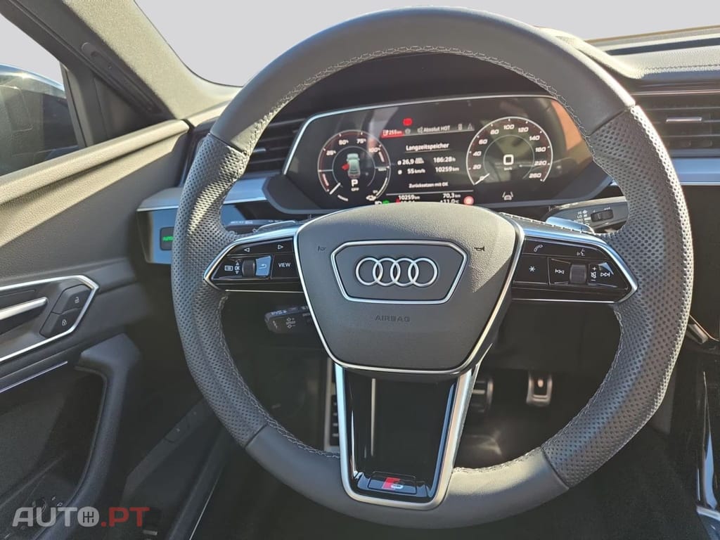 Audi Q8 E-Tron I.V.A DEDUTIVEL 55 S line