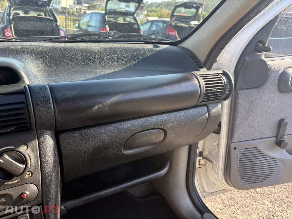 Opel Corsa 1.7 D Janelas Base