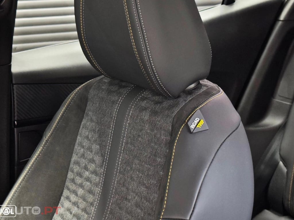 Peugeot E-2008 50 kWh Allure Pack