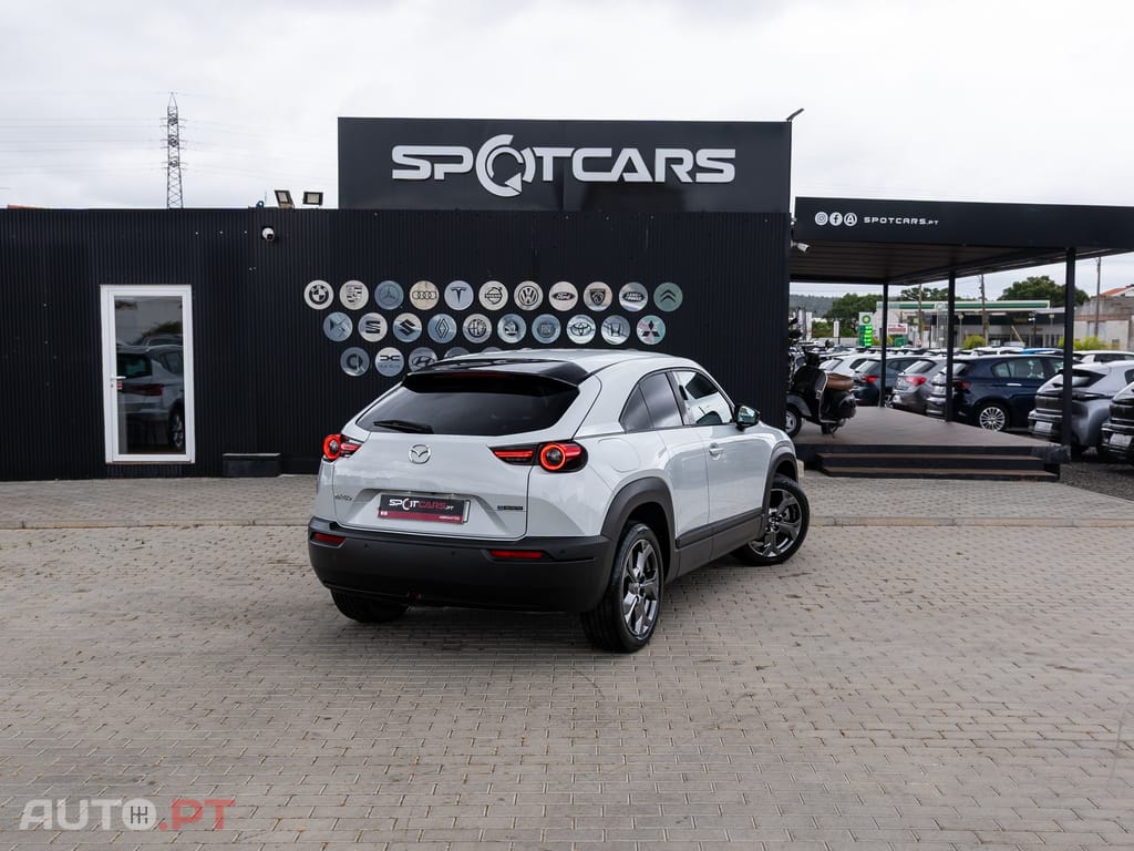 Mazda MX-30 e-SKYACTIV Advantage+Modern Confidence