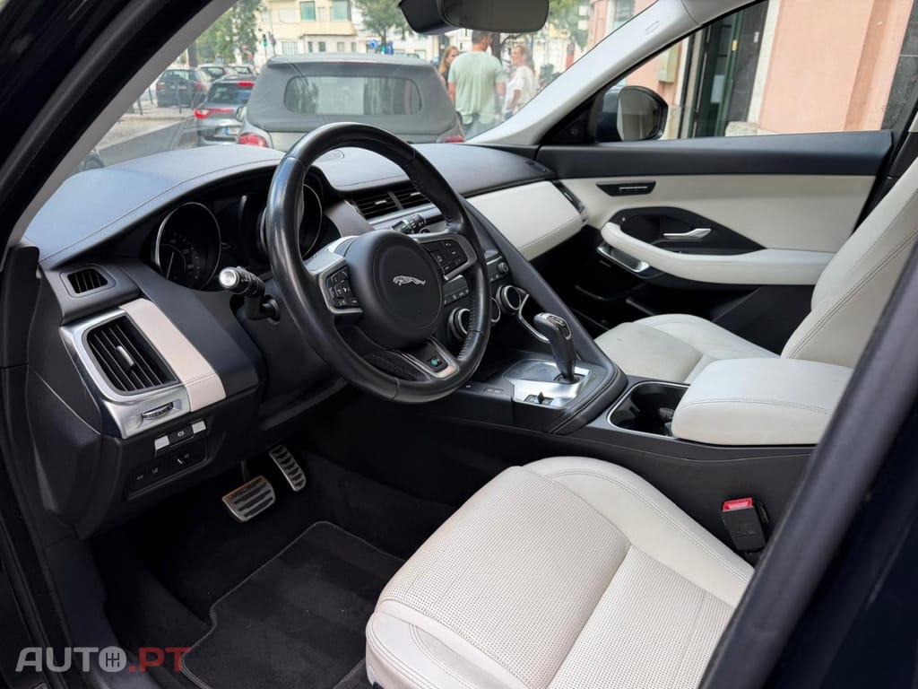 Jaguar E-Pace 2.0 i4 R-Dynamic HSE AWD Aut.