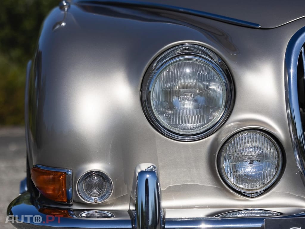 Jaguar S-Type 3.8
