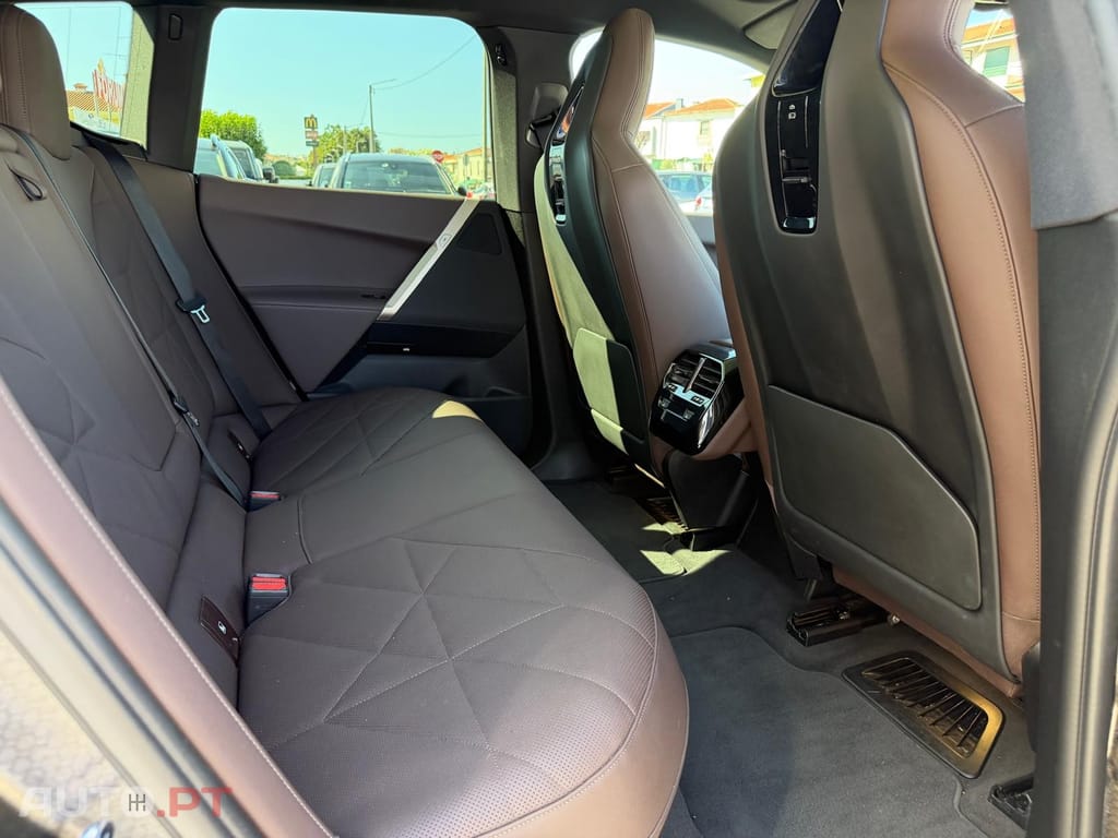BMW iX xDrive 50 Pack Desportivo