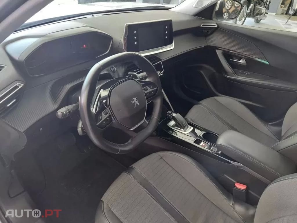 Peugeot 2008 PureTech 130 Allure Pack