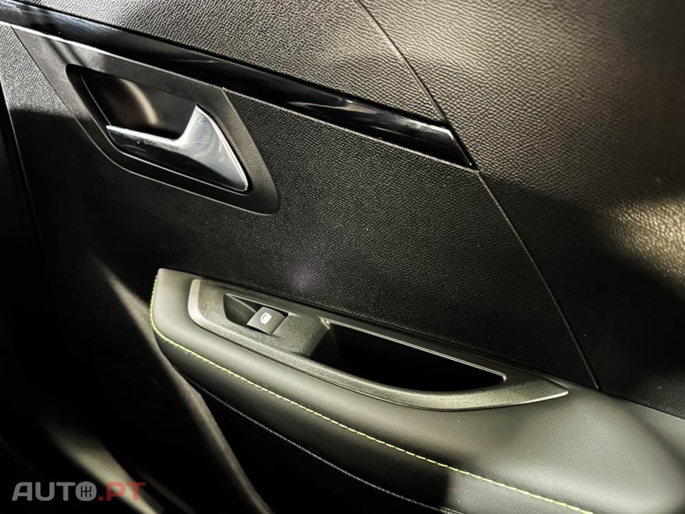Peugeot E-208 50 kWh GT Pack