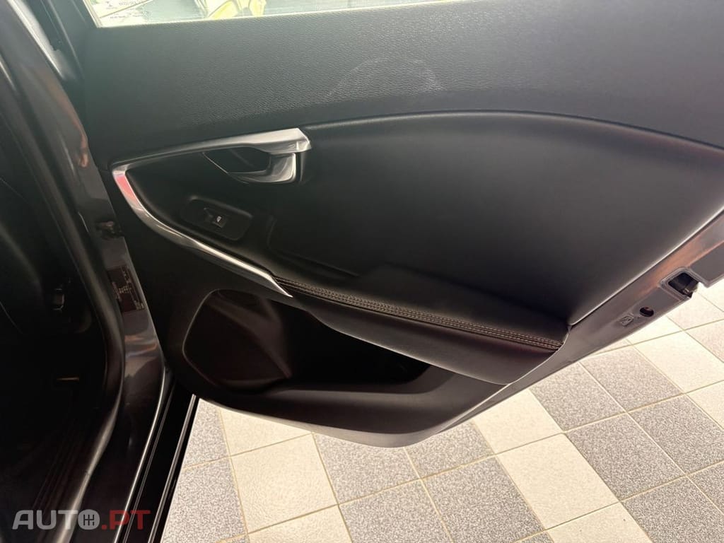 Volvo V40 1.6 D2 R-Design