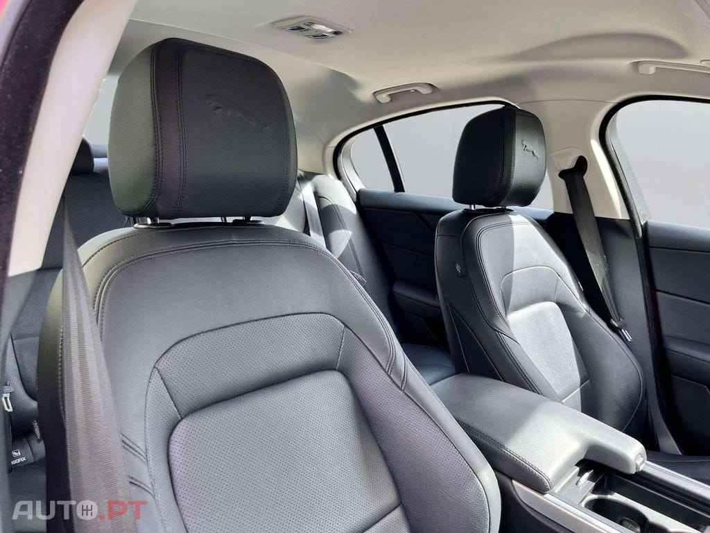 Jaguar XE 200d R Dynamic RED 