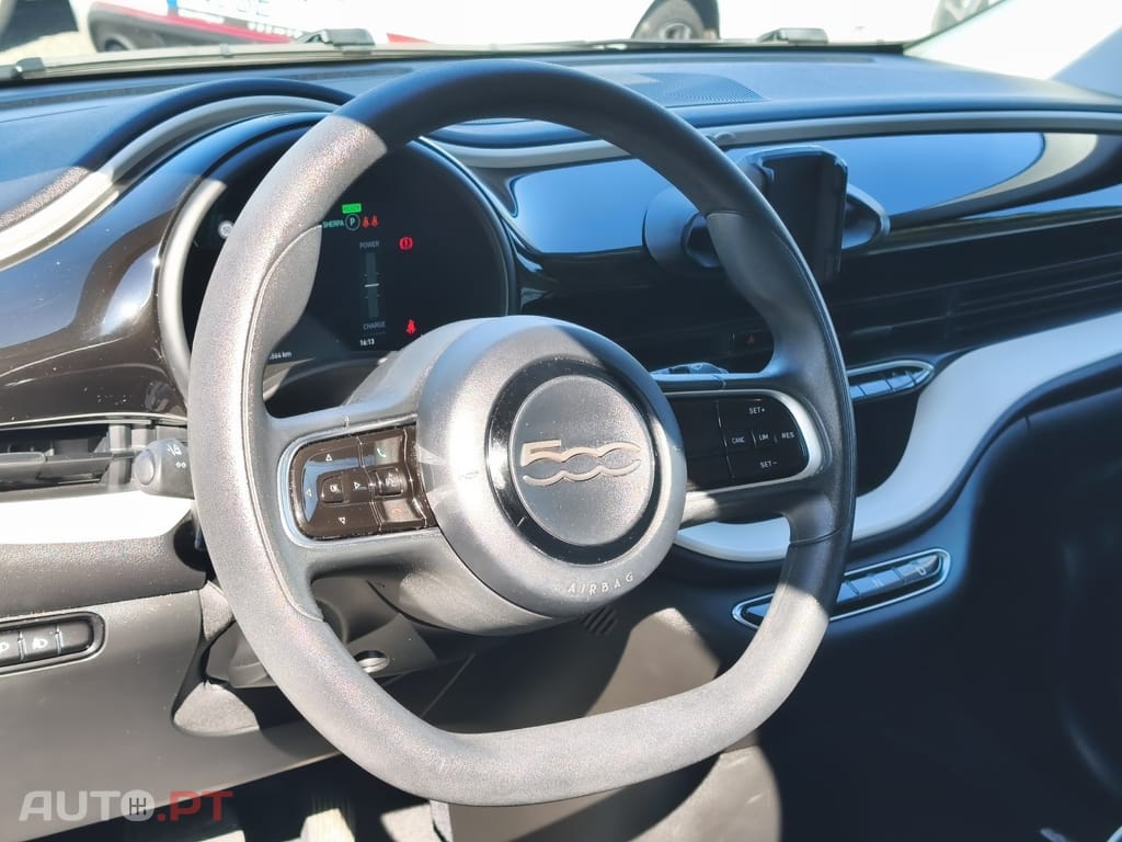 Fiat 500e Action