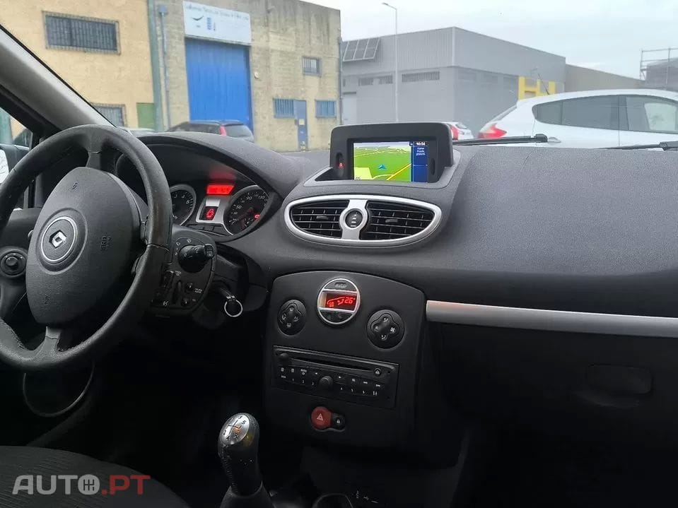 Renault Clio  1 2 16v 75 Tomtom Edition